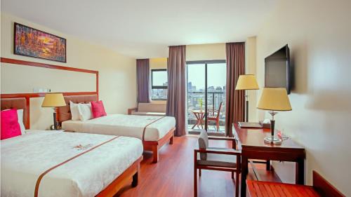 Phnom Penh City Centre Hotel | Poulo Wai Hotel, Trademark Collection by Wyndham