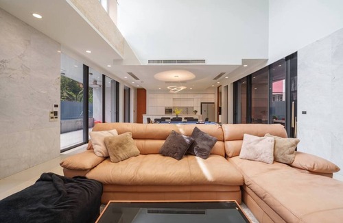Ekkamai Villa | Premium 6BR Ekkamai Villa With Pool & Home Theatre