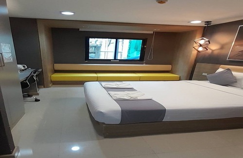 Ratchathewi House | Premium Double Retreat Unwind in Style