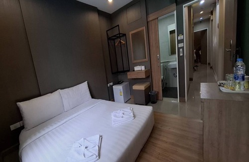 Ratchathewi House | Premium Double Retreat Unwind in Style