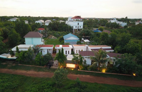 Siem Reap House | Private 3BR Lodge, Kitchen & BBQ, 2 km from Pub Street