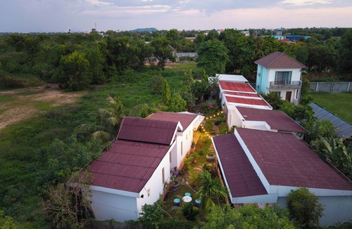 Siem Reap House | Private 3BR Lodge, Kitchen & BBQ, 2 km from Pub Street