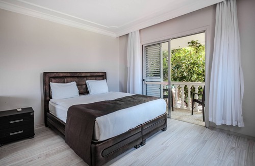 Karavas Villa | Private House with Common Pool in Kyrenia
