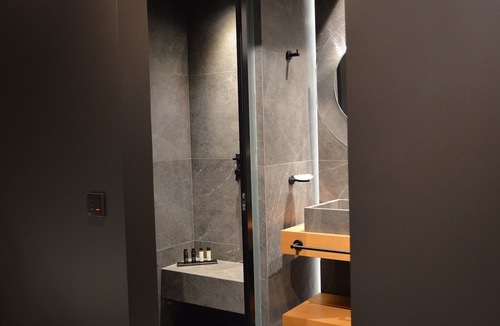 Athens City Centre Apartment | Private Pool Luxury with Hammam & Jacuzzi | Nikiou Suites