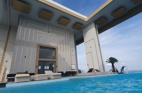South Pattaya Apartment | PRIVATE POOL SWIM-UP APARTMENT ON COPACABANA JOMTIEN BEACH PATTAYA