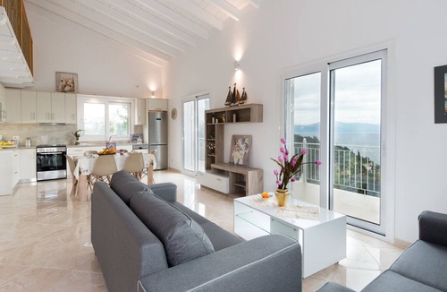 Magazia House | Private Pool, Walk to Beach, Stunning Sea View, A/C, WiFi
