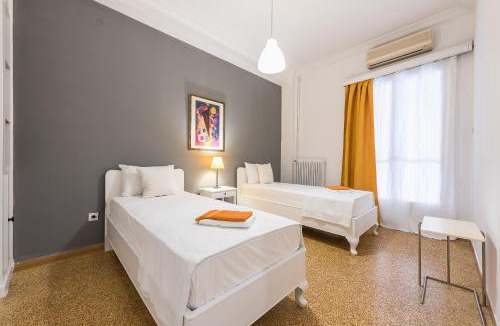 Kinosargous Hostel | Private Rooms Athens - Shared Bathroom