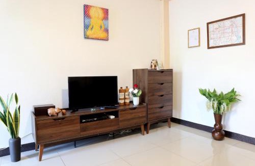 Wat Ket House | Private Townhome (Riverside Area and Night Bazaar)