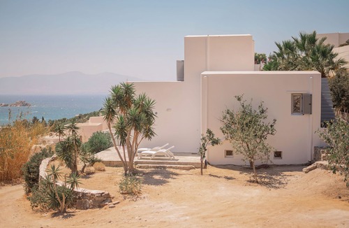 Maragas Villa | PRIVATE VILLA WITH OUTSTANDING VIEWS, CLOSE TO MIKRI VIGLA BEACH.