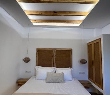 Glinado House | Pyrgianos Suites - Private Plunge Pool