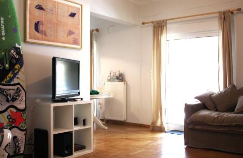 Ilisia Apartment | Quiet, central, on airport metro and bus line