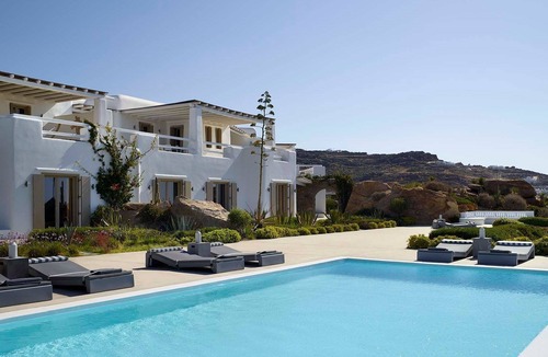 Paradise Villa | R 3228 Villa Hakon With Air-conditioning ,Plunge pool & Safe box.