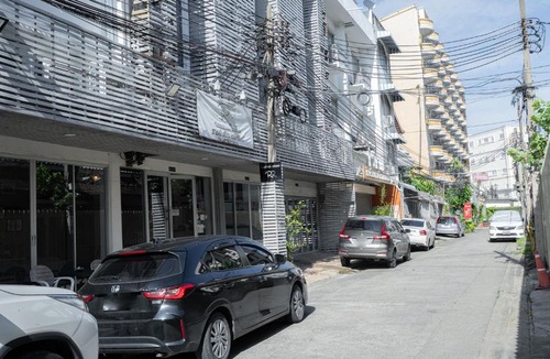 Wat Bowon Niwet Hotel | Ratchadamnoen Residence