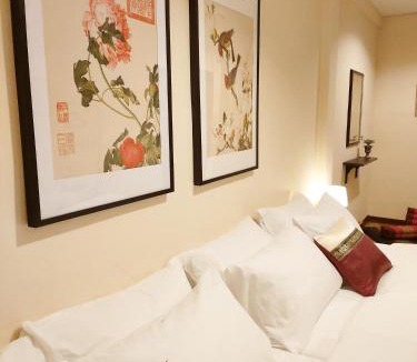 Thanon Phetchaburi House | Real Bangkok Guesthouse Private 3BR Home 3 Min to BTS Ratchathewi