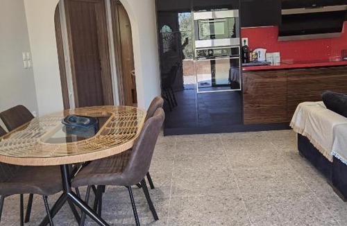 Vlicho Apartment | Red