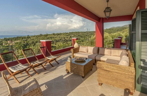 Sfakera Villa | Red Queen 5.1
