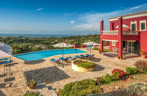 Sfakera House | Red Queen