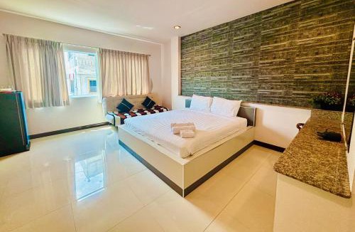 Samre Hotel | Ree- Riverside hotel