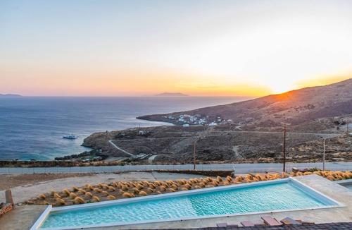 Exomvourgo Villa | Regenesis Estate by UpGreat Hospitality