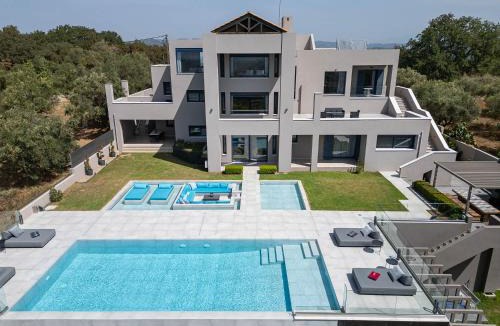 Pyrgos Villa | Reina del Cielo Luxury Villa