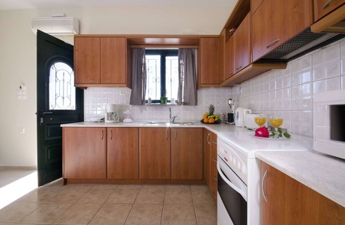 Almyrida Villa | Relaxing Villa, Walking Distance to Almyrida Beach
