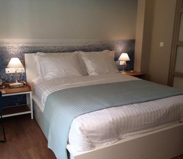 Koukaki Apartment | Renovated Studio with Roof Garden access, 15 m walk to Acropolis