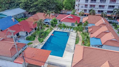 Pratumnak Hill Villa | Resort 1-Huge Pool, BBQ, 300m-Beach, 8 mins to Walking Street