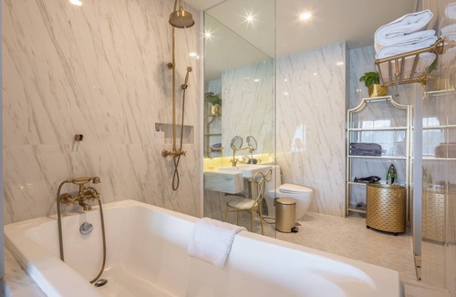 Pa Tan Hotel | River Art Hotel