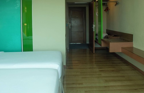 Bang Phlat Hotel | Riverside Bangkok Hotel