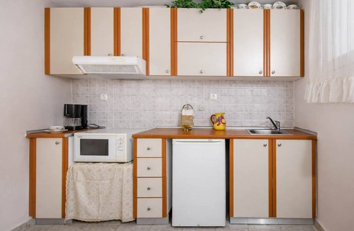 Nees Pagases Apartment | Rococo Style - Romantic Seaside Stay near Volos