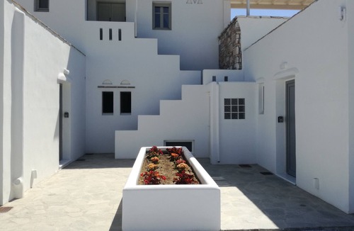 Plaka Apartment | Romantic modern studio C on the ground floor - 2 min. from Plaka beach, Naxos