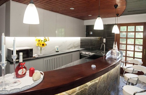 Nea Penteli Apartment | Romantic Stone Getaway Retreat in Nature-Loved Penteli