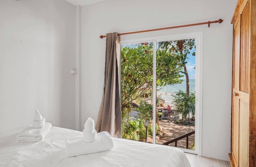 Maret House | Room-charming Guest Room Retreat in Mare