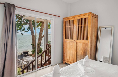 Maret House | Room-charming Guest Room Retreat in Mare