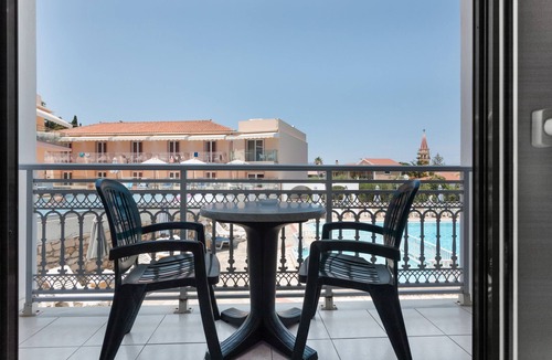 Argassi Apartment | Room 'Standard Pool View' with Mountain View, Shared Pool and Wi-Fi
