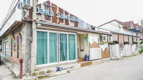 Amphawa Hotel | RoomQuest Amphawa Vaylasamran