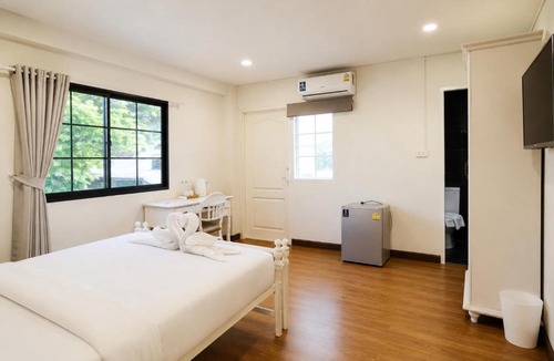 Samsen Nok Hotel | RoomQuest Ratchada AI Hotel Opsian Technologies