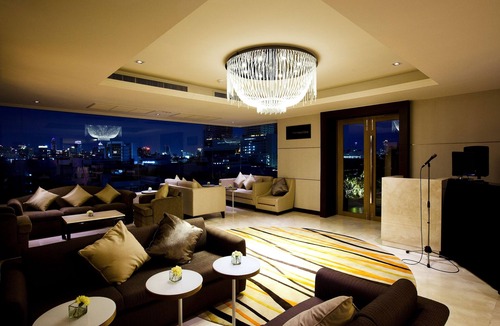 Pom Prap Sattru Phai Hotel | Royal Princess Larn Luang