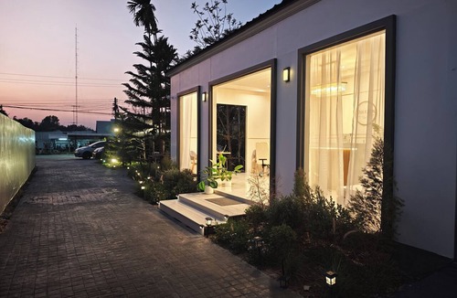 Warin Chamrap Villa | S'Villa