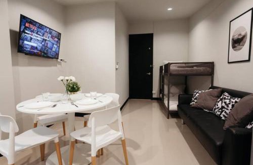 Bang Rak Apartment | S3 Silom26 · S3 Silom central, large room, full kitchen, WIFI,
