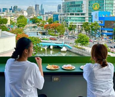 Si Yaek Maha Nak Hotel | Sabai Dee Minitel