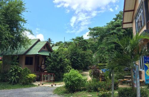 Baan Tai Resort | Sandee Bungalow
