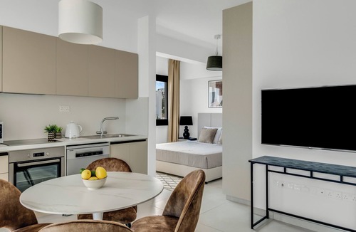 Agios Athanasios Apartment | Sanders Elgio - Adorable Studio with Balcony