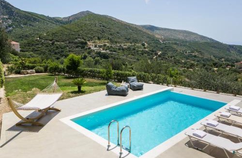 Pastra House | Sandy & Sofia