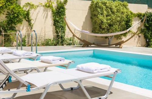 Pastra House | Sandy & Sofia
