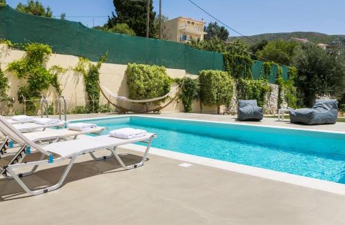 Pastra House | Sandy & Sofia