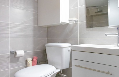 Marathon Apartment | Santa Barbara lux studio in Marathonas