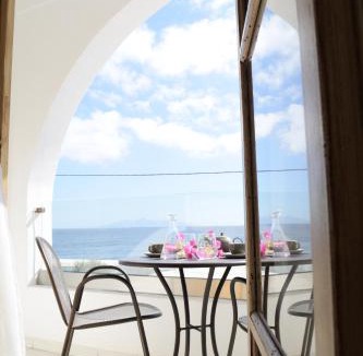 Kamari Hotel | Santorini Crystal Blue Boutique Hotel