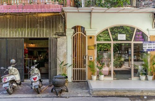 Chamkar Mon Apartment | Sarai Room a Cozy Urban Hideaway with Green Balcony