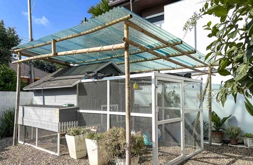 Hai Ya House | Scandinavian Minimal Home w/Garden. Outside Dining and Chickens